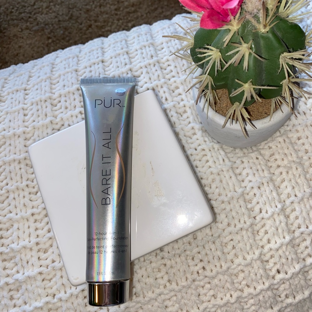 PUR Bare it all foundation